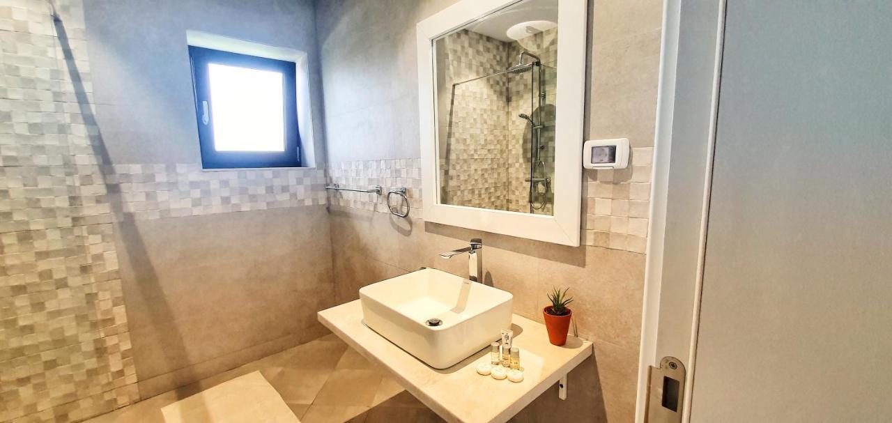 Casa Cochilia - Camera Privata In Localitatea トゥズラ エクステリア 写真